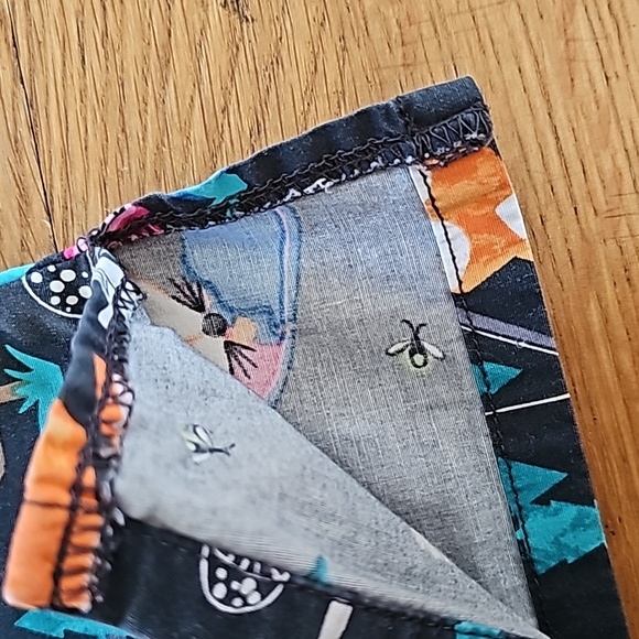 Cherokee Camping Theme Short Sleeve VNeck Medical Scrub Top Women's Size X-Small - Picture 10 of 13